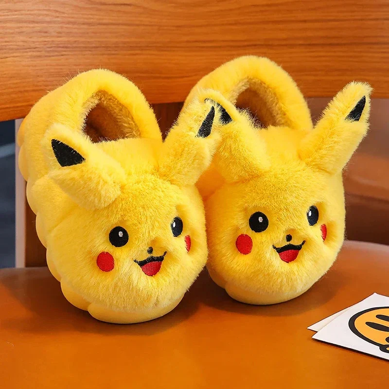 Pantufa Pikachu Amarela - Imagem 1